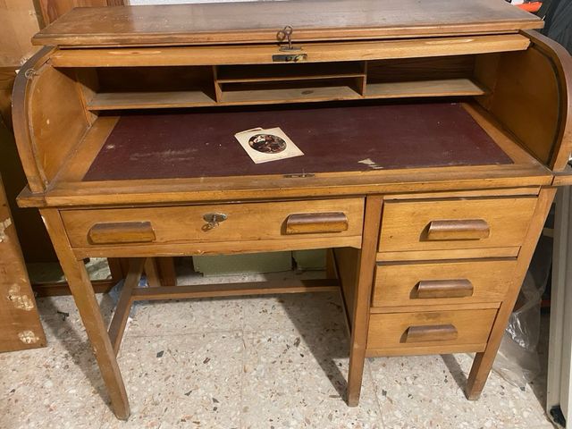 Escritorio de persiana antiguo