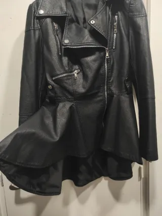 Chaqueta eco piel negra