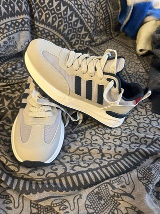 Tenis Adidas Gris y Negro