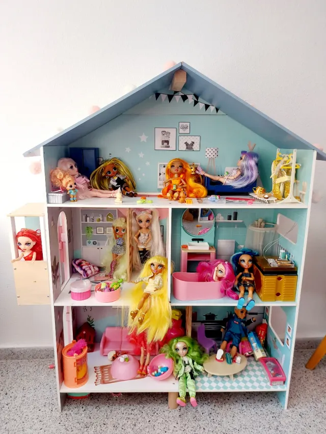 Casa de muñecas de madera grande