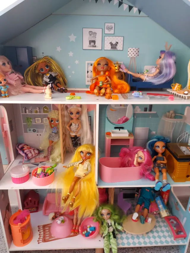 Casa de muñecas de madera grande