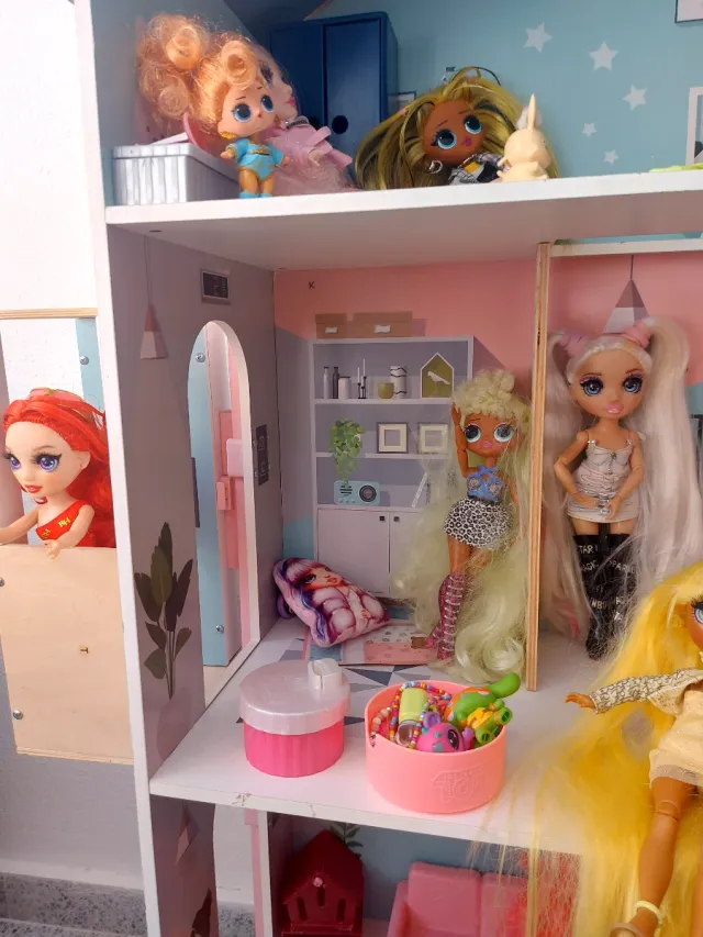 Casa de muñecas de madera grande