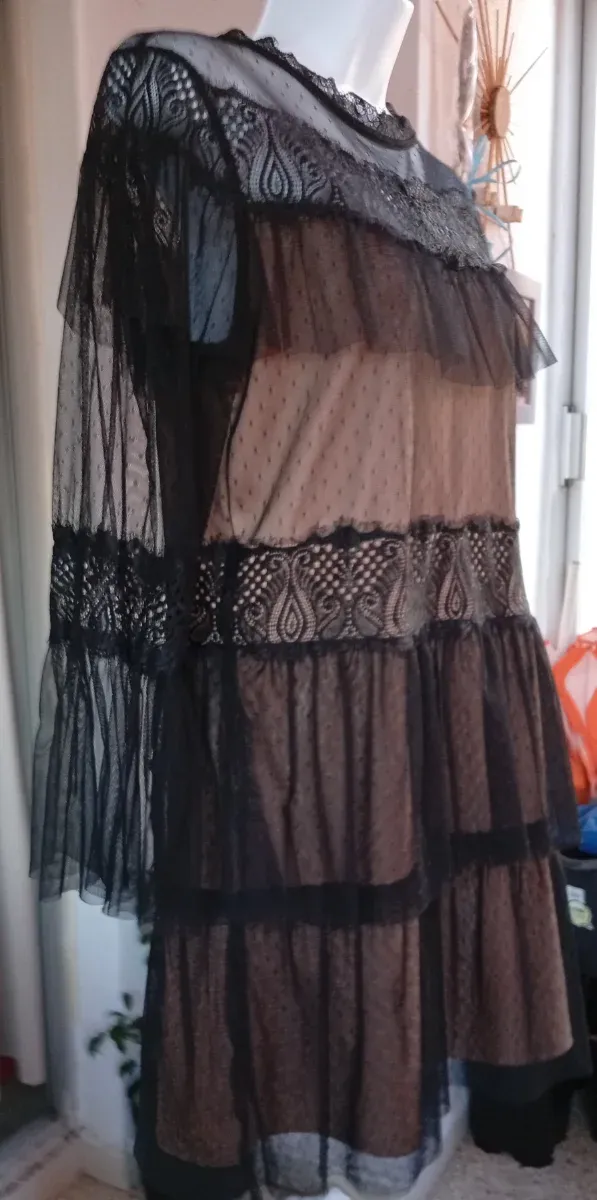 Vestido de cóctel negro y beige