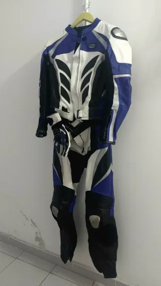 Traje de moto completo azul y blanco