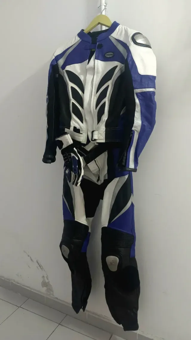 Traje de moto completo azul y blanco
