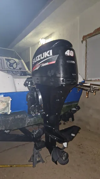 Barca con motor Suzuki 40 Cv 4t algo negociable