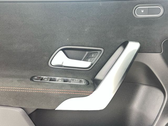 Mercedes-Benz Clase A 180 100 kW (136 CV)