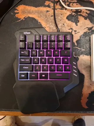 Teclado gaming para portátil de una mano
