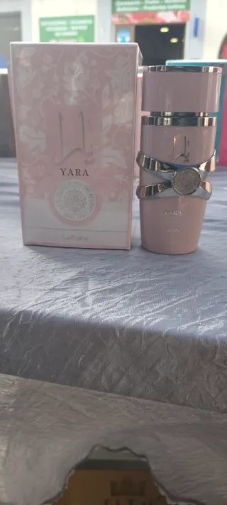 Perfume Yara Lattafa Rosa y Plateado