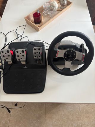 Volante Logitech G27 con Pedales