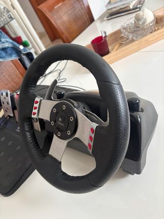 Volante Logitech G27 con Pedales