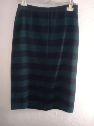 Falda de rayas azul y verde