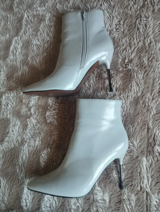 Botines grises claros