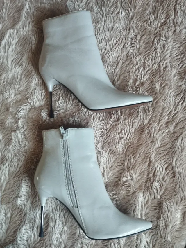 Botines grises claros