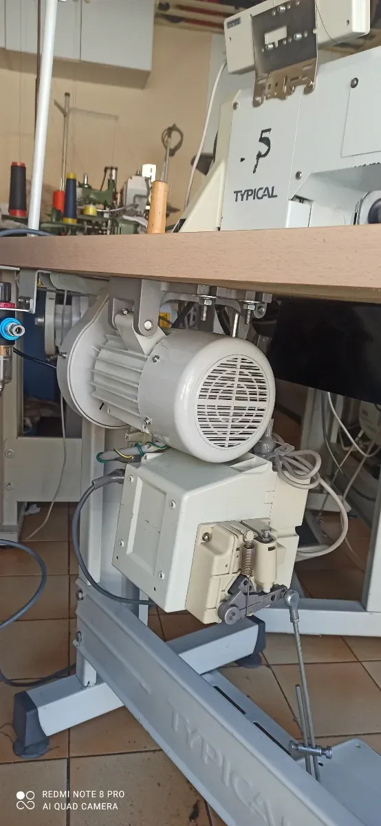 Máquina de coser triple arrastre digital neumática