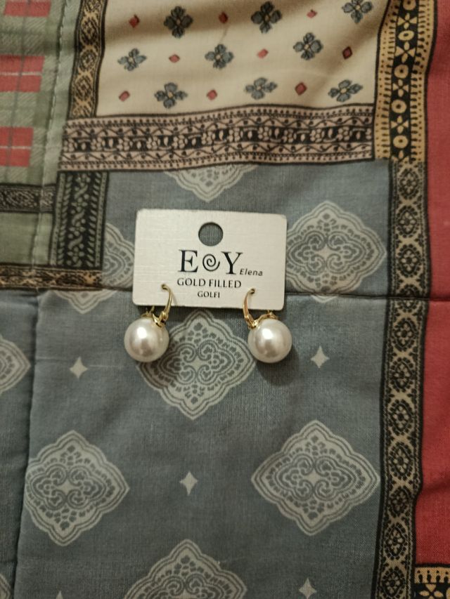 Pendientes de perla dorados