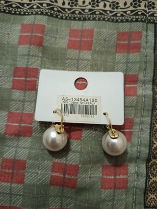 Pendientes de perla dorados