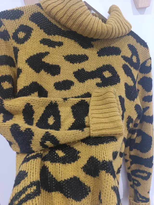 Jersey cuello alto estampado animal