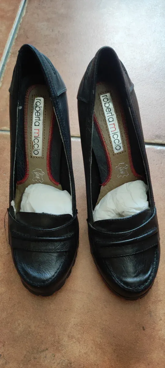 Zapatos de tacón negros
