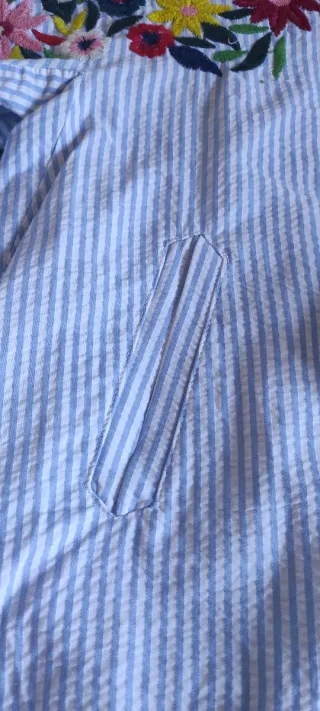 Zara. Blusa bordada de rayas