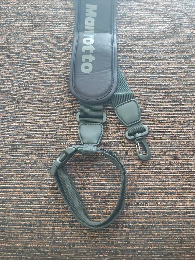 Trípode Manfrotto 055XPRO con bolso y correa.