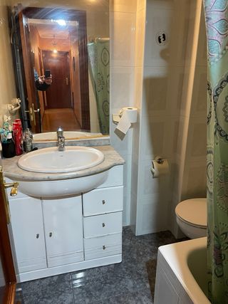 Sestao. Se vende piso con ascensor e inquilinos..