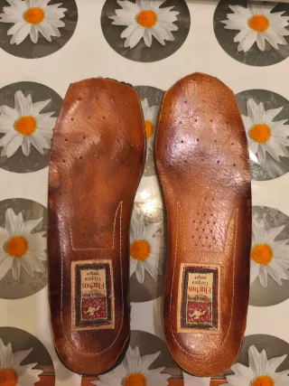 Zapatos Fluchos hombre piel marrones.