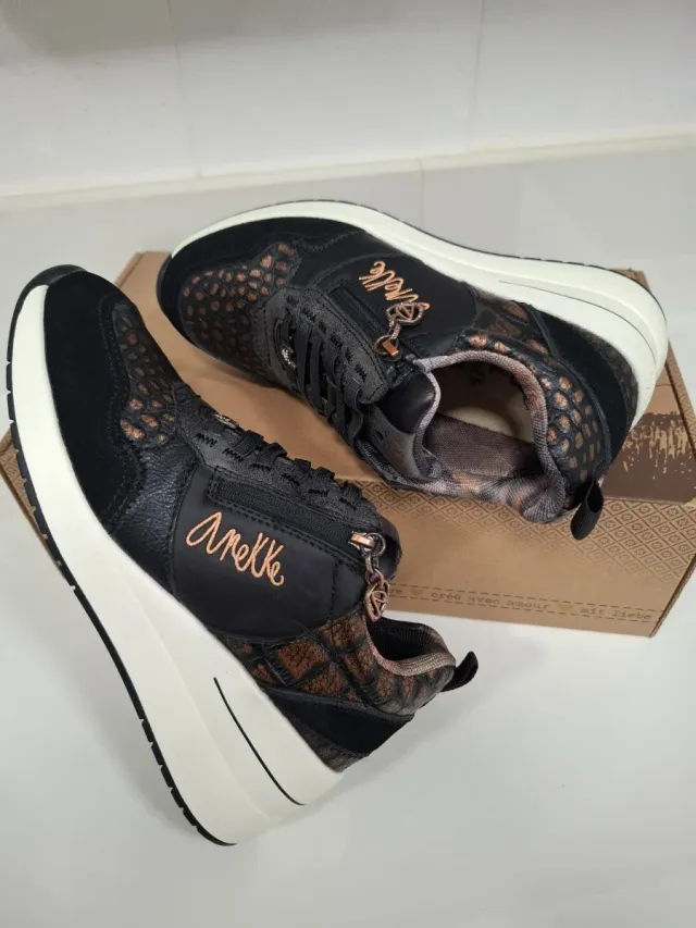 Anekke Sneakers Cuña Exterior Negro/Oro rosa T-37