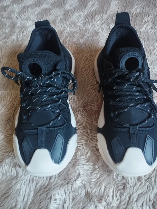 Zapatillas Mango Negras y Blancas