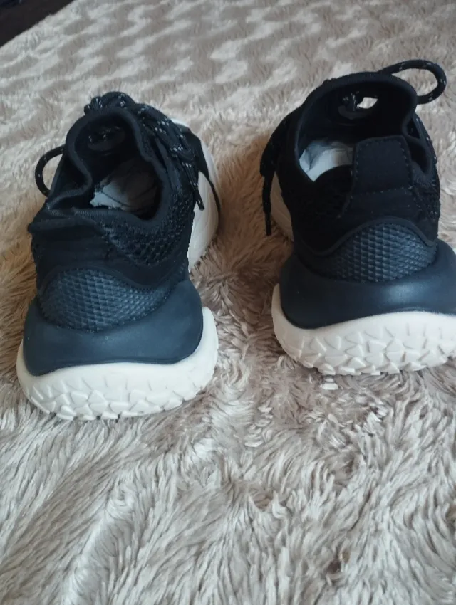 Zapatillas Mango Negras y Blancas