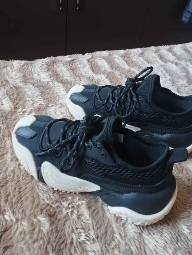 Zapatillas Mango Negras y Blancas