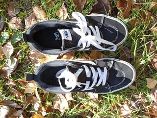 Zapatillas Vans Negras y Blancas