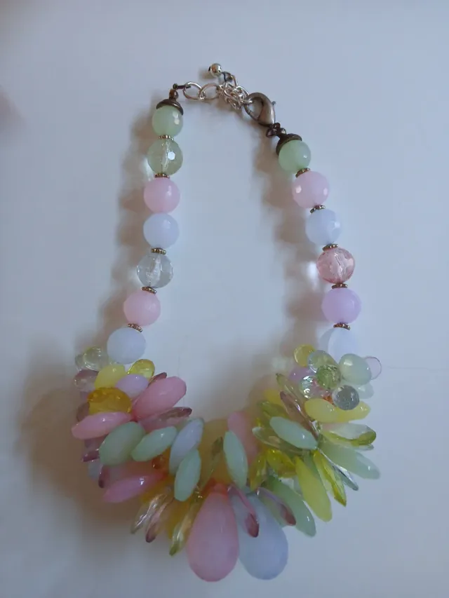 Collar pedrería colores pastel