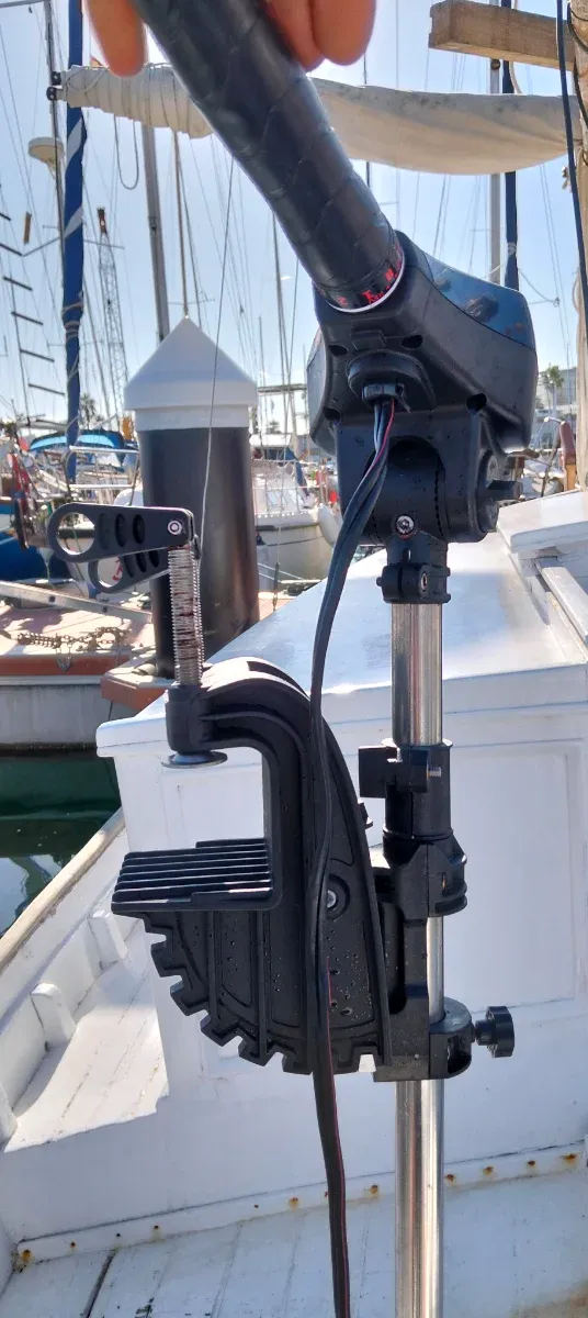 Motor fueraborda eléctrico 55 lbs 12V