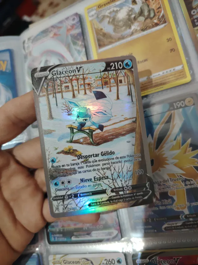 Carta Pokémon Glaceon V Despertar Gélido