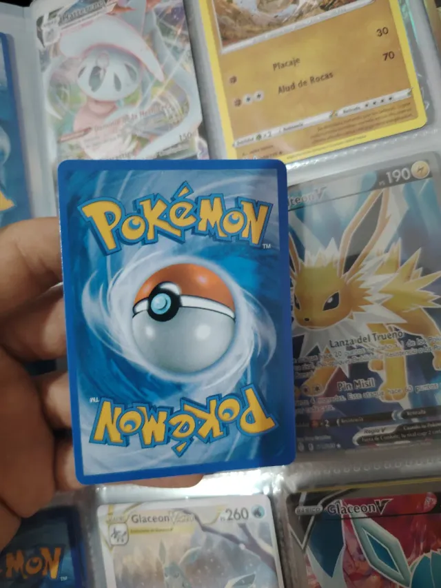 Carta Pokémon Glaceon V Despertar Gélido
