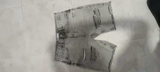 Pantalón corto vaquero roto gris