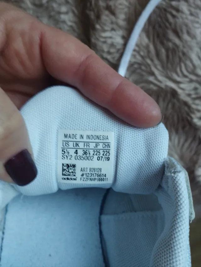 Zapatillas Adidas Blancas y Beige