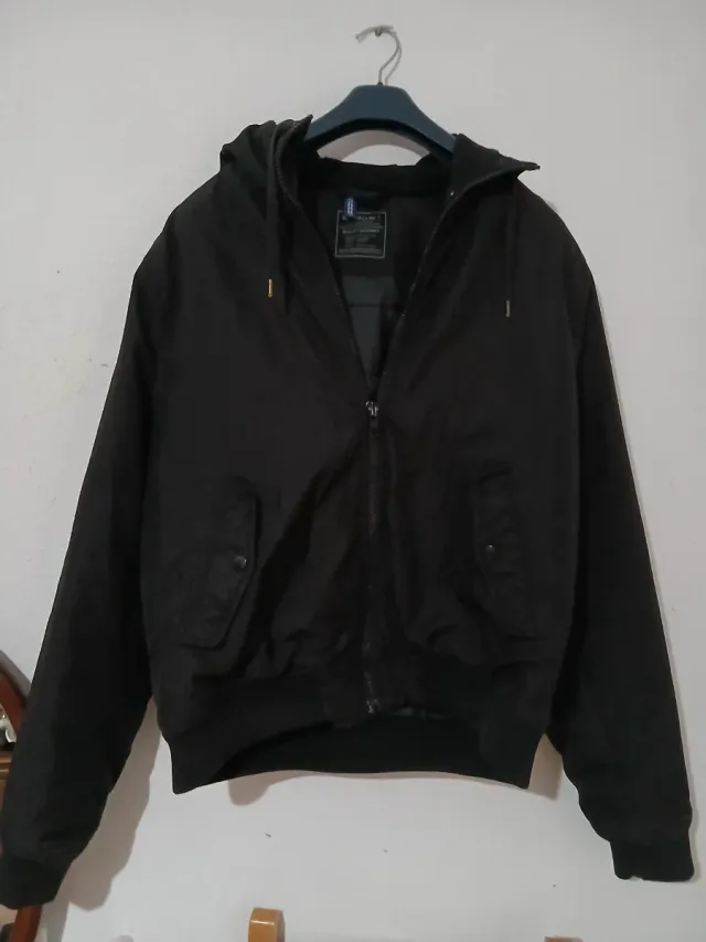 Chaqueta Bomber H&M Negra con capucha