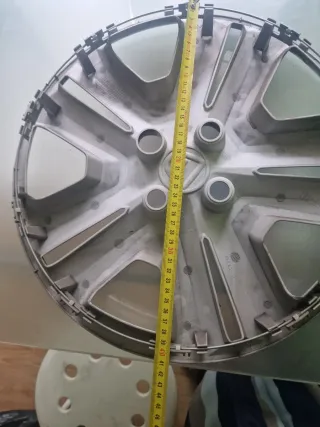 4 .Tapacubos Dacia Sandero Stepway para llanta 16"