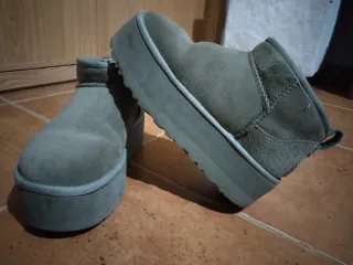 Botas UGG caqui con plataforma