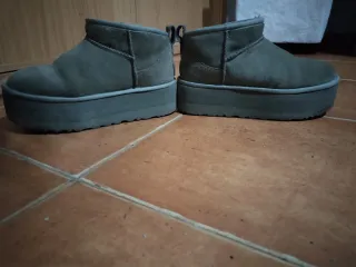 Botas UGG caqui con plataforma