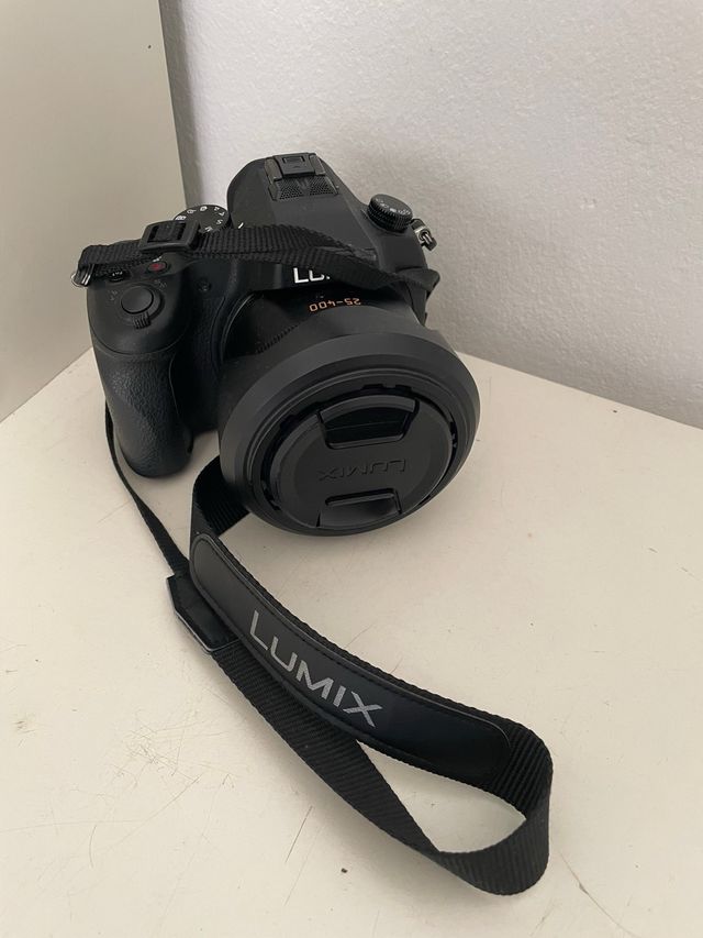 Panasonic Lumix FZ1000 + accesorios COMO NUEVA!