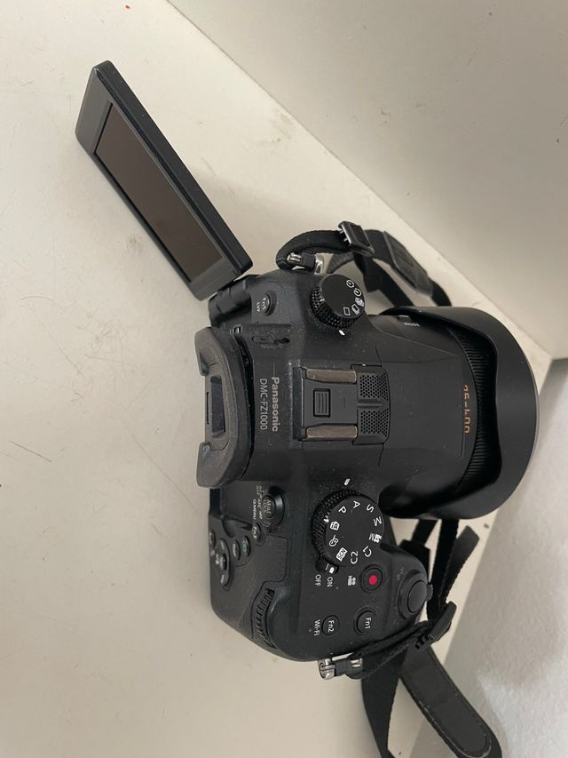 Panasonic Lumix FZ1000 + accesorios COMO NUEVA!