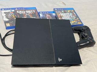 Consola PS4 Negra + 4 Juegos