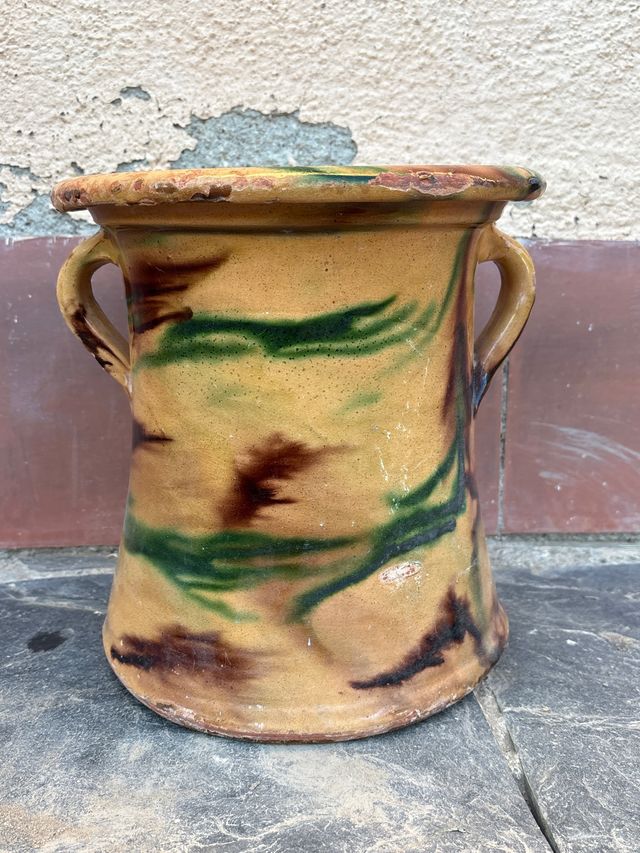 Antiguo bacín con asas