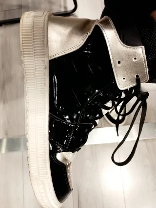 Scarpe ginnastica alte nere e oro