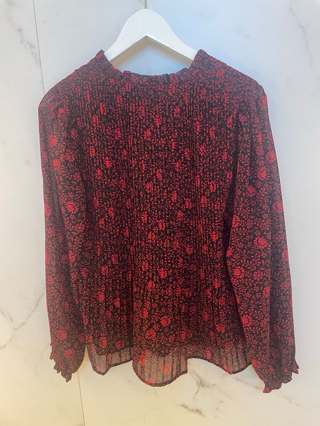 Blusa Mango floral roja y negra