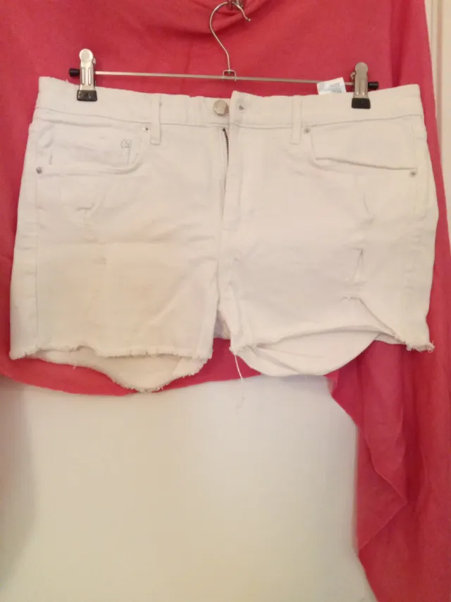 Shorts vaqueros blancos rotos