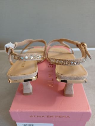 Sandalias Alma en Pena Talla 38 Beige y Dorado